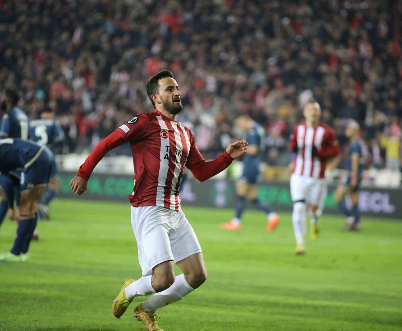 UEFA Konferans Ligi’nde en güzel gol Sivassporlu Erdoğan Yeşilyurt’tan