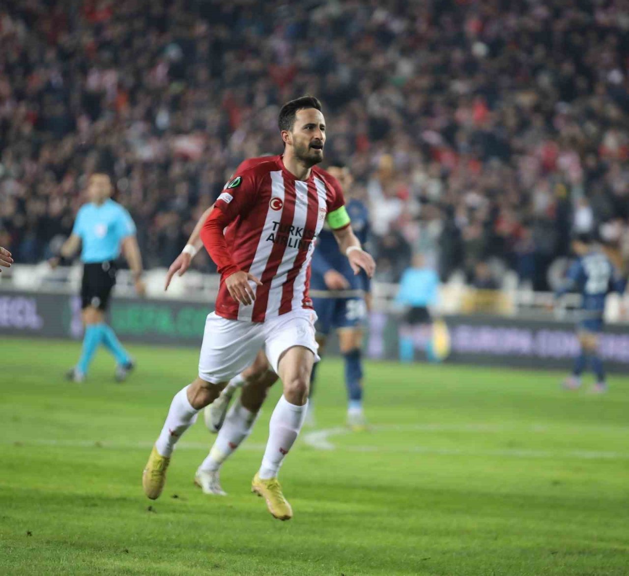 UEFA Konferans Ligi’nde en güzel gol Sivassporlu Erdoğan Yeşilyurt’tan