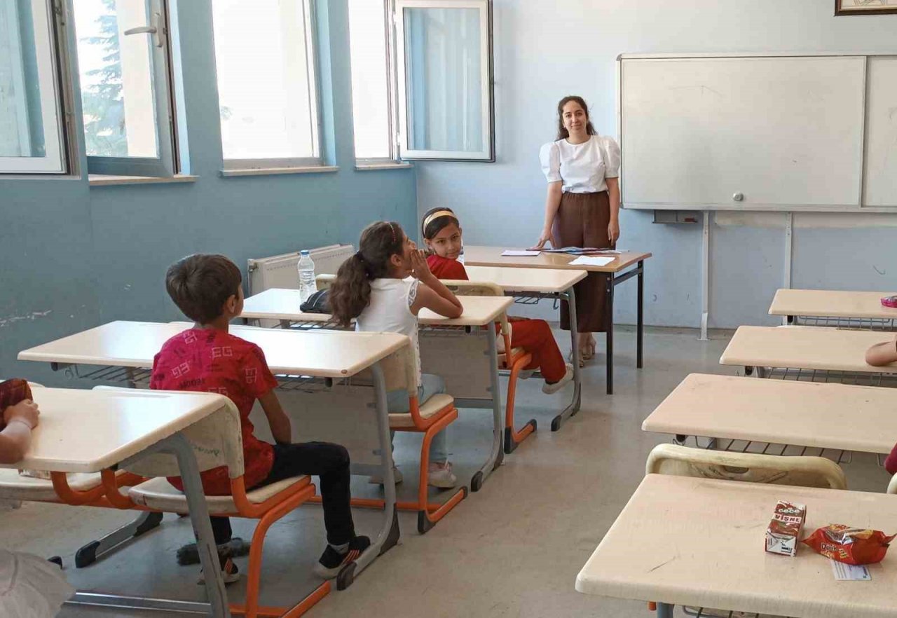 Dicle’nin sınavla öğrenci alan tek nitelikli okulunda 5. ve 6. sınıflar için kabul sınavı yapıldı