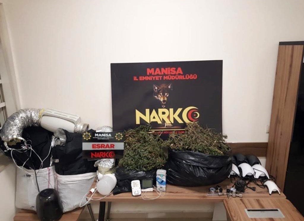 Manisa emniyeti uyuşturucu tacirlerine göz açtırmıyor: 14 tutuklama