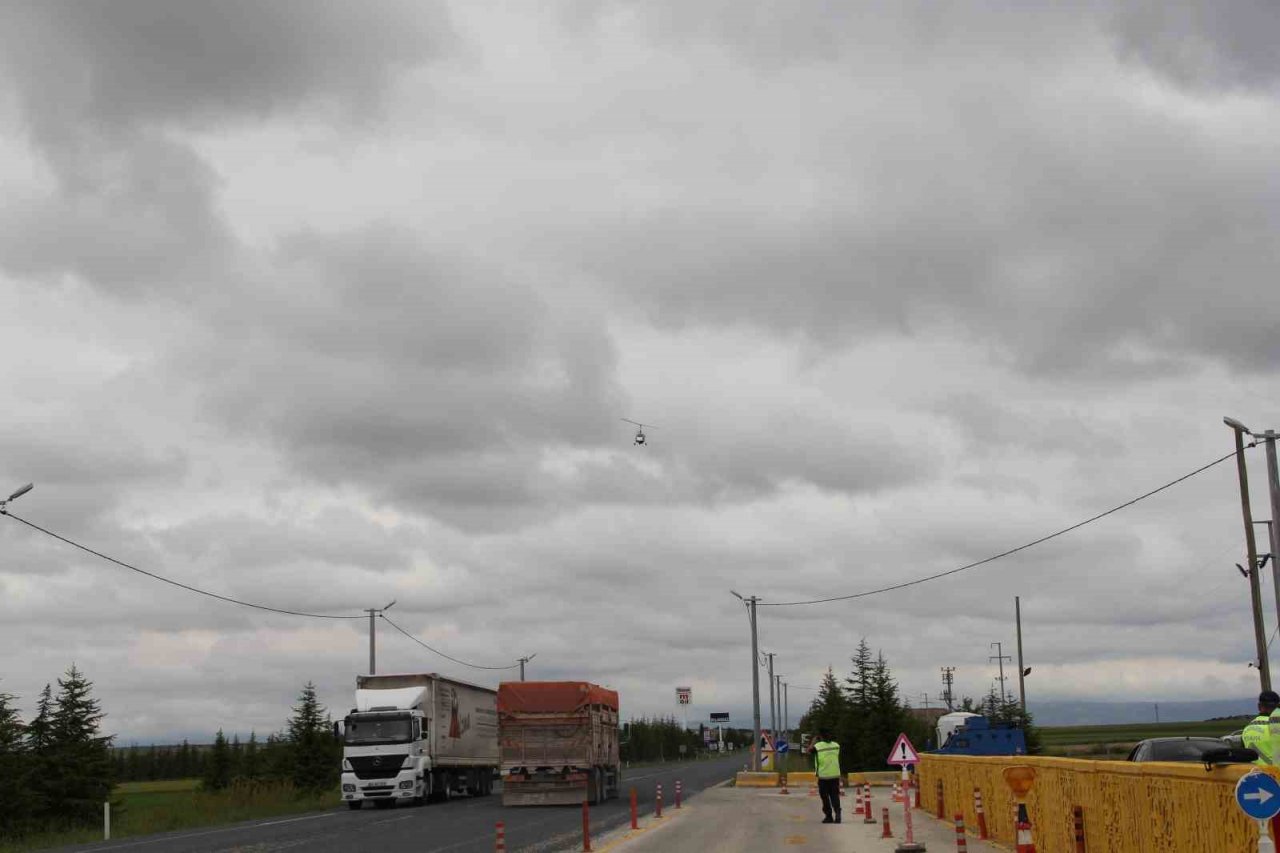 Jandarma ekiplerince ‘Cayrokopter’ destekli trafik denetimi