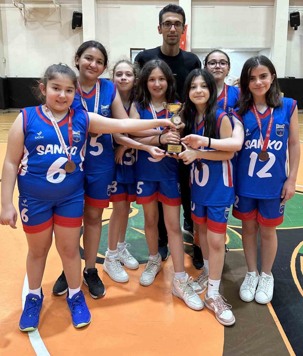 SANKO Okulları basketbolda il birincisi oldu