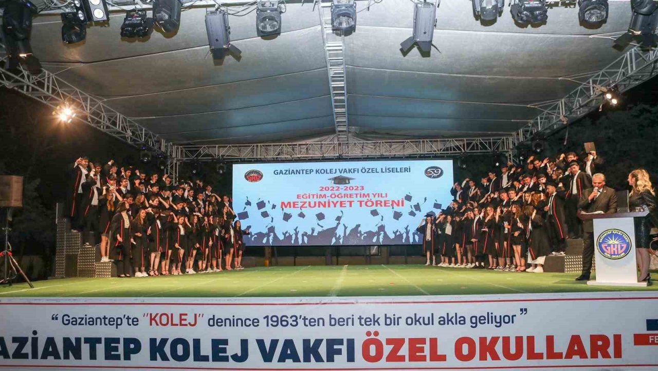 Gaziantep Kolej Vakfı’nda mezuniyet heyecanı