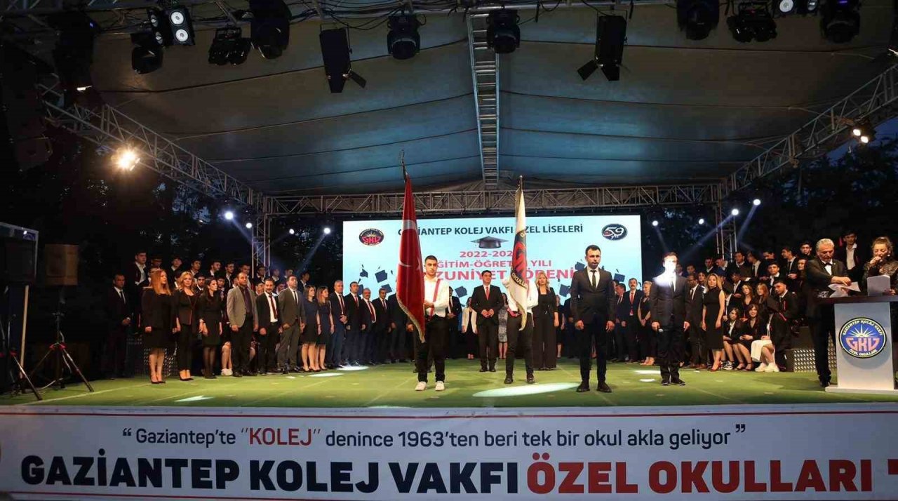 Gaziantep Kolej Vakfı’nda mezuniyet heyecanı