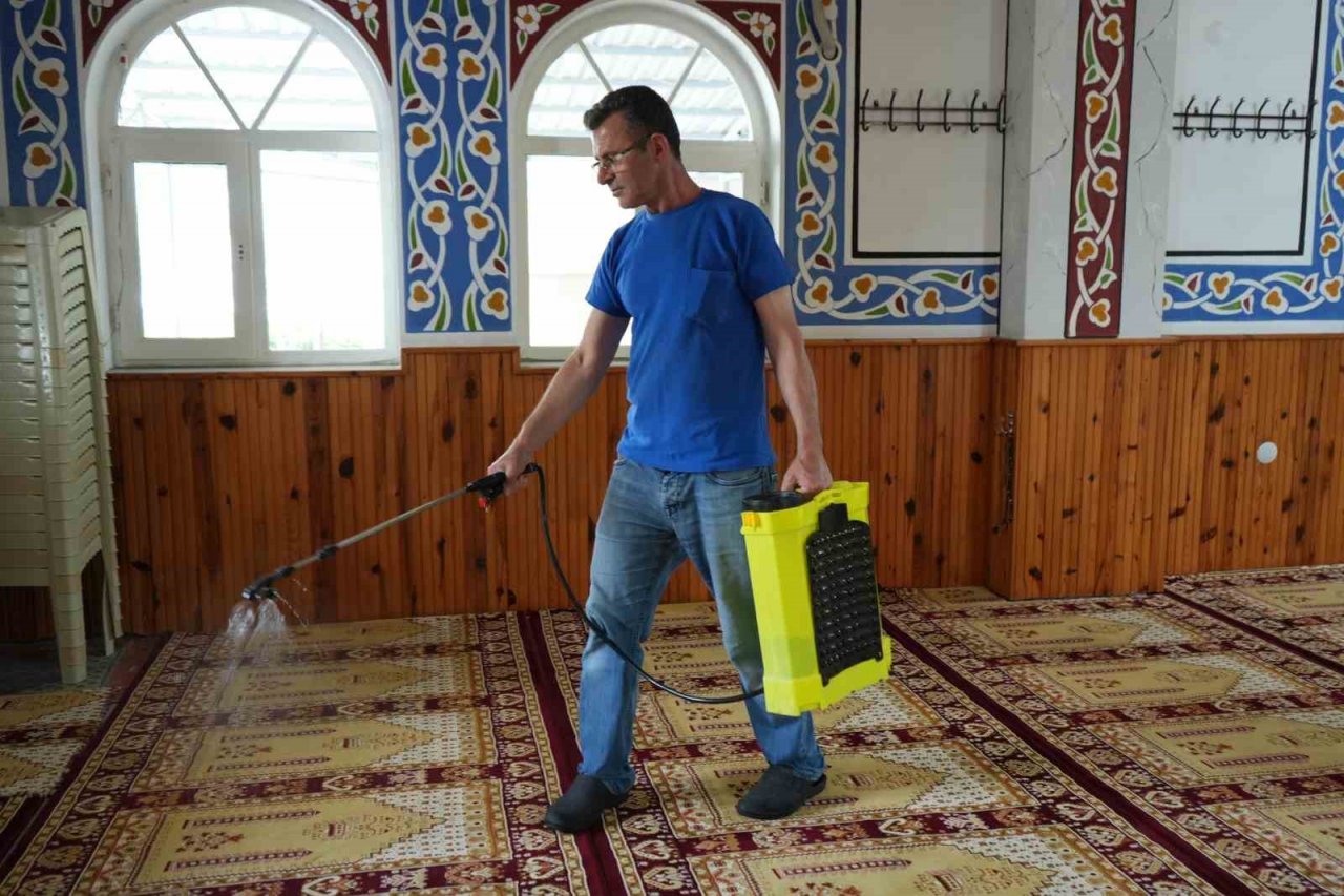 Gemlik Belediyesi’nden ibadethanelerde bayram hazırlığı