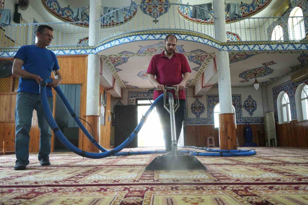 Gemlik Belediyesi’nden ibadethanelerde bayram hazırlığı