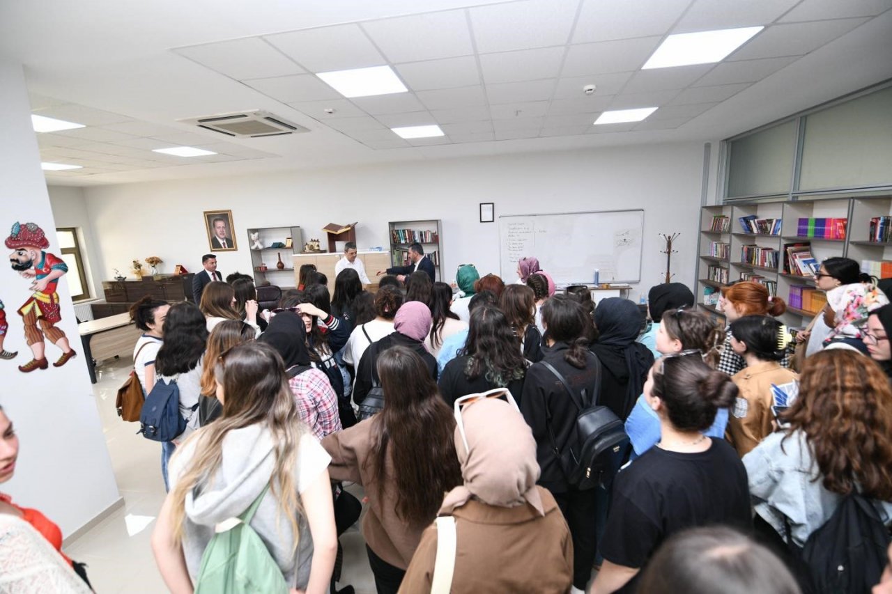 Ertuğrul Başkan’dan kamp dönüşü genç kampçılara hediye