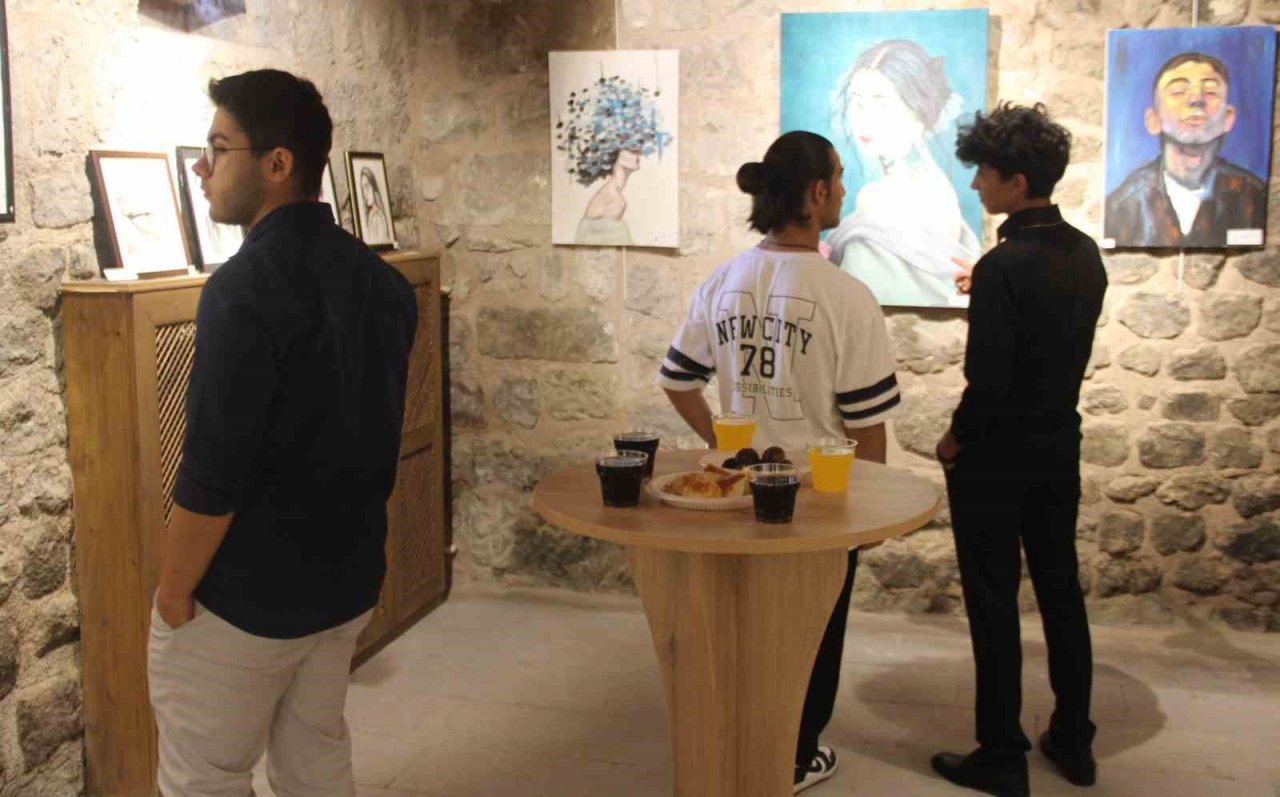 Kayseri Güzel Sanatlar Lisesi Öğrencileri Eserlerini Sergiledi
