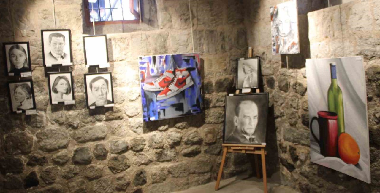 Kayseri Güzel Sanatlar Lisesi Öğrencileri Eserlerini Sergiledi