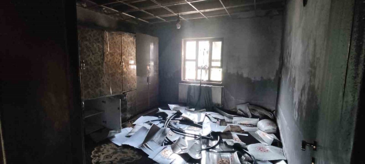 Hacda olan vatandaşın evi yandı