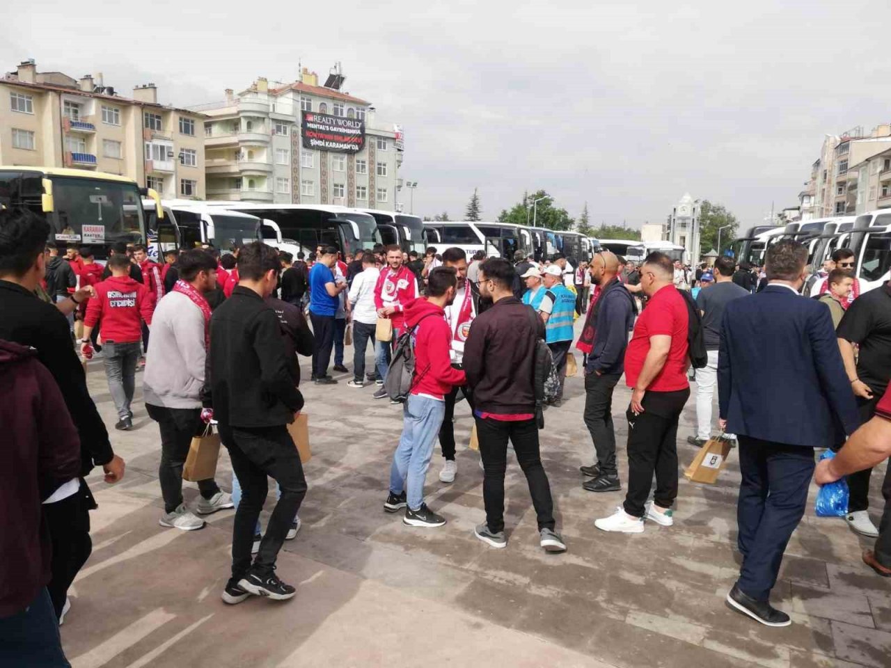 Karaman FK’nin taraftar kafilesi final maçı için Ankara’ya yola çıktı