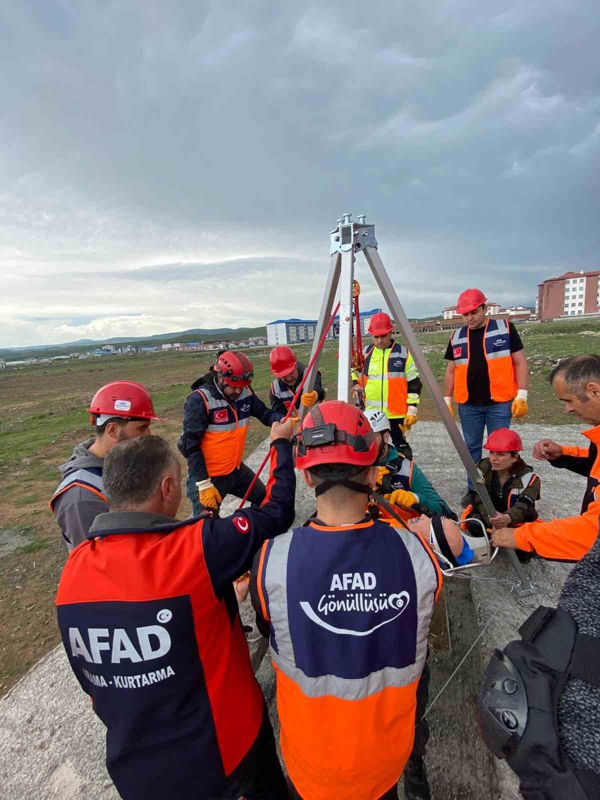 Kars’ta AFAD gönüllü eğitimleri sürüyor