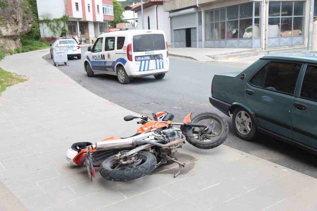 Motosikletle metrelerce sürüklenen sürücü yaralandı