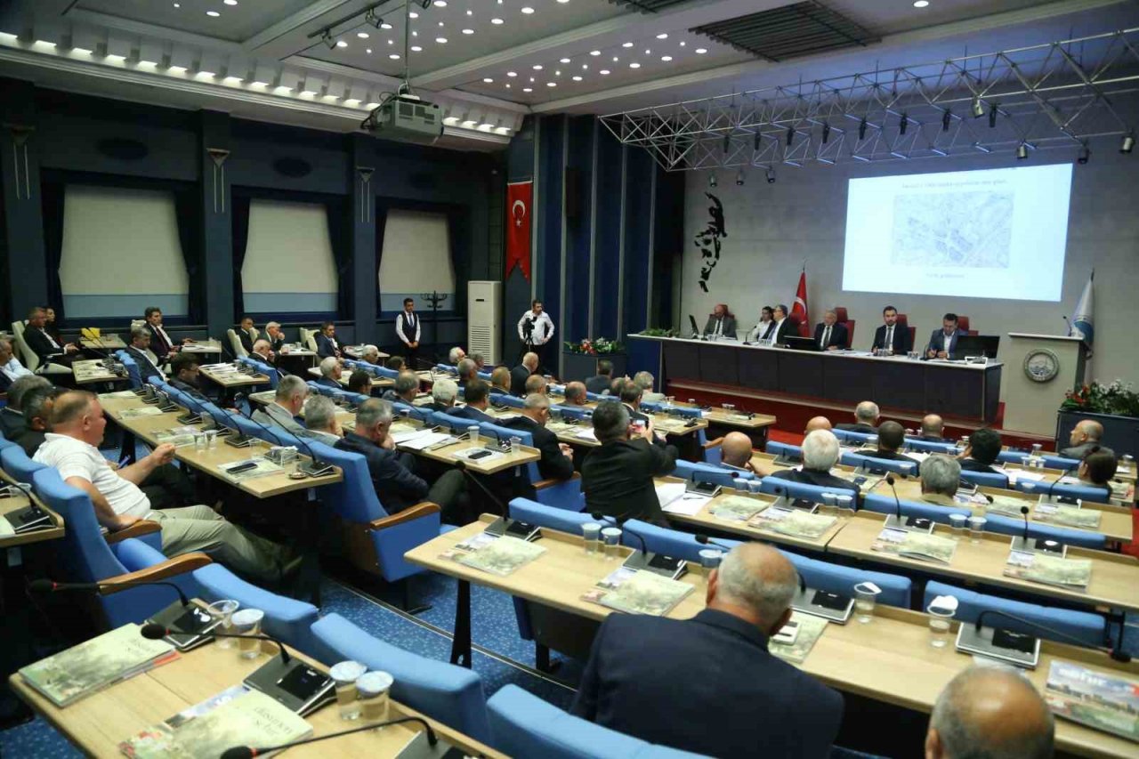 Büyükşehir Meclisi’nden depremde hasar alan Adıyaman Belediyesi’ne hibe desteği