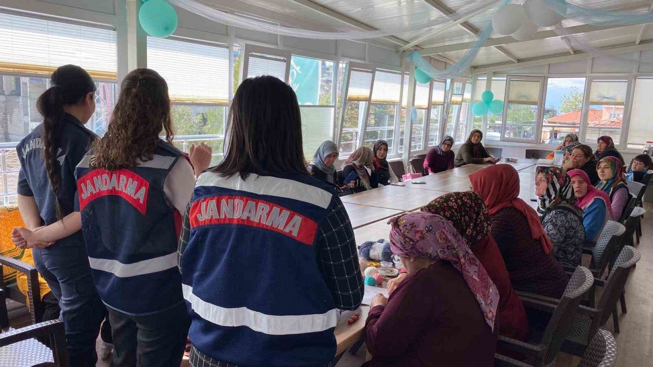 Jandarma’dan kadınlara KADES eğitimi