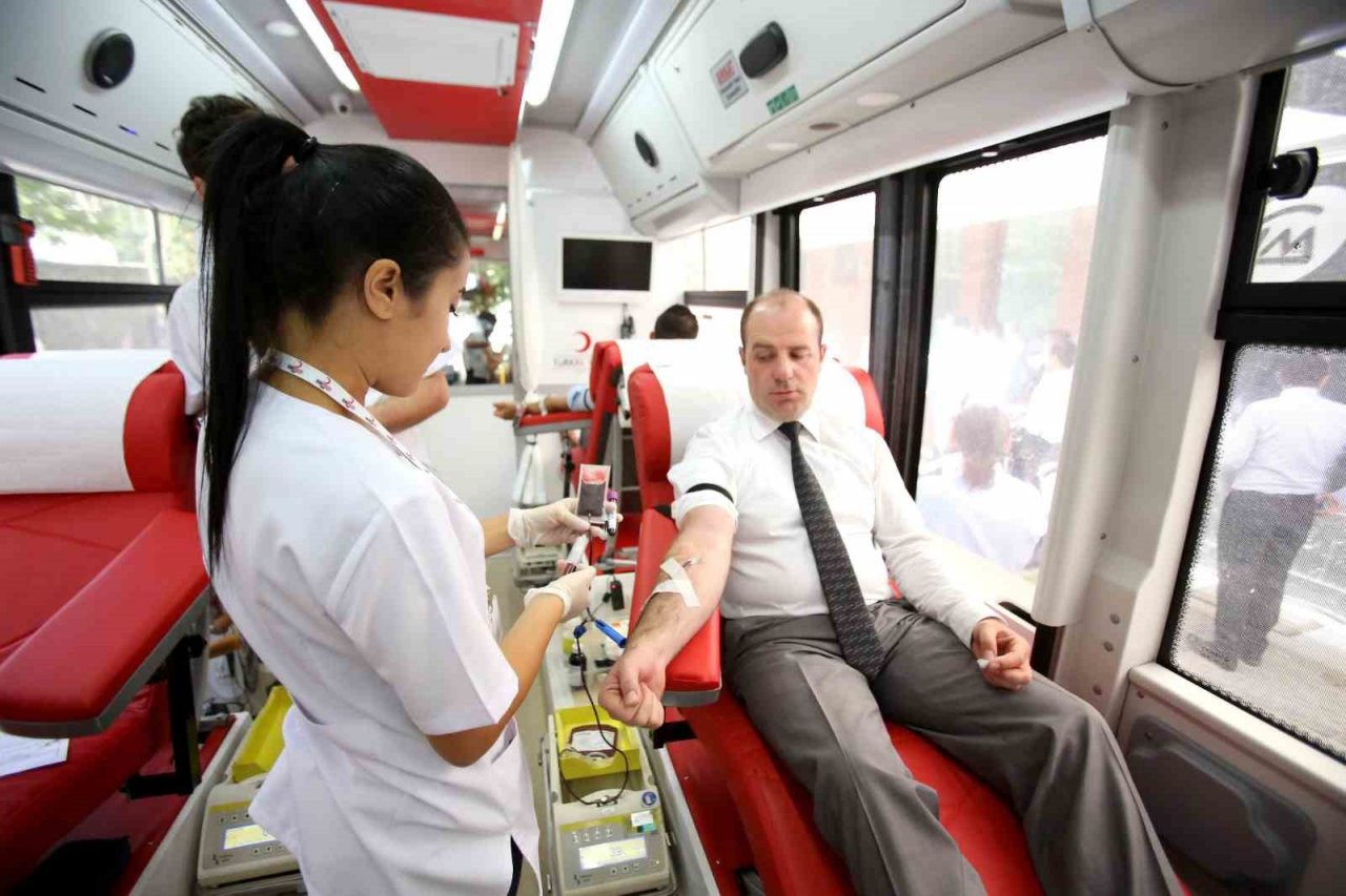 Dünya Kan Bağışçıları Günü’nde düzenli kan bağışının önemine vurgu