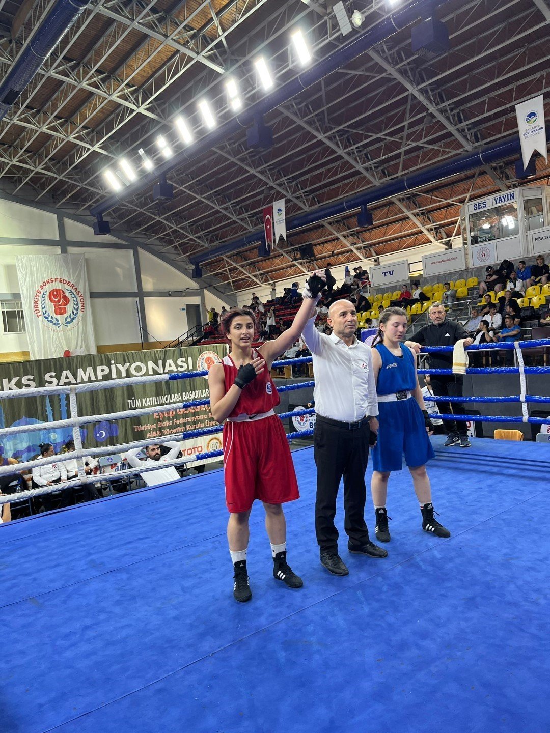 Kağıtsporlu boksörler 3 bronz ile döndü