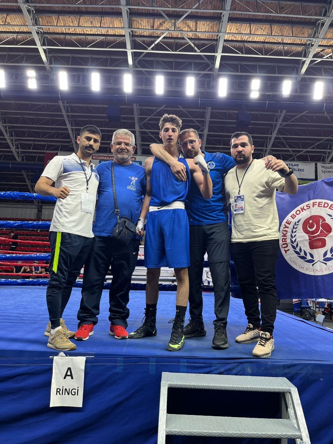 Kağıtsporlu boksörler 3 bronz ile döndü