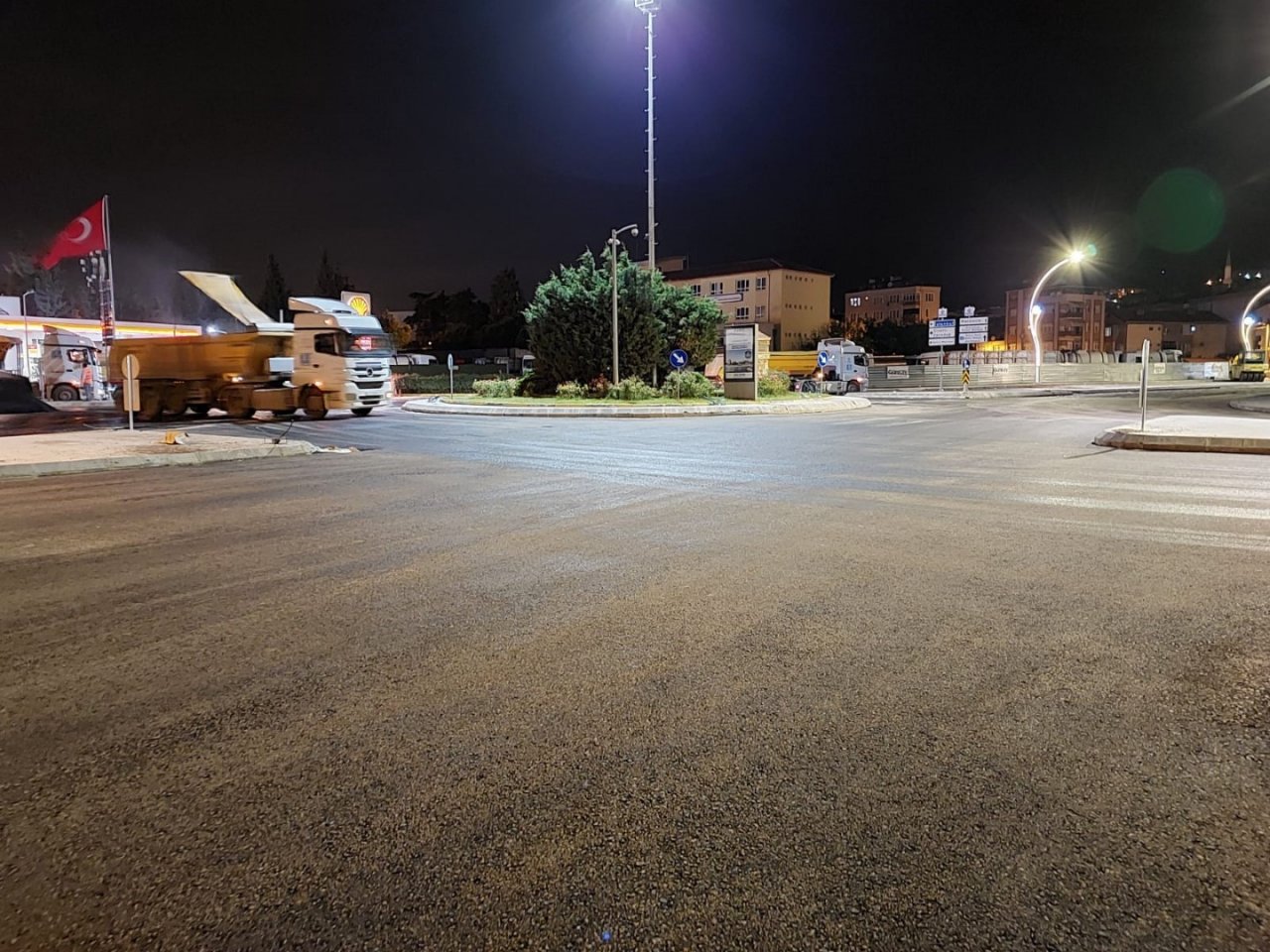 Derince Millet Bahçesi önündeki kavşak yenilendi