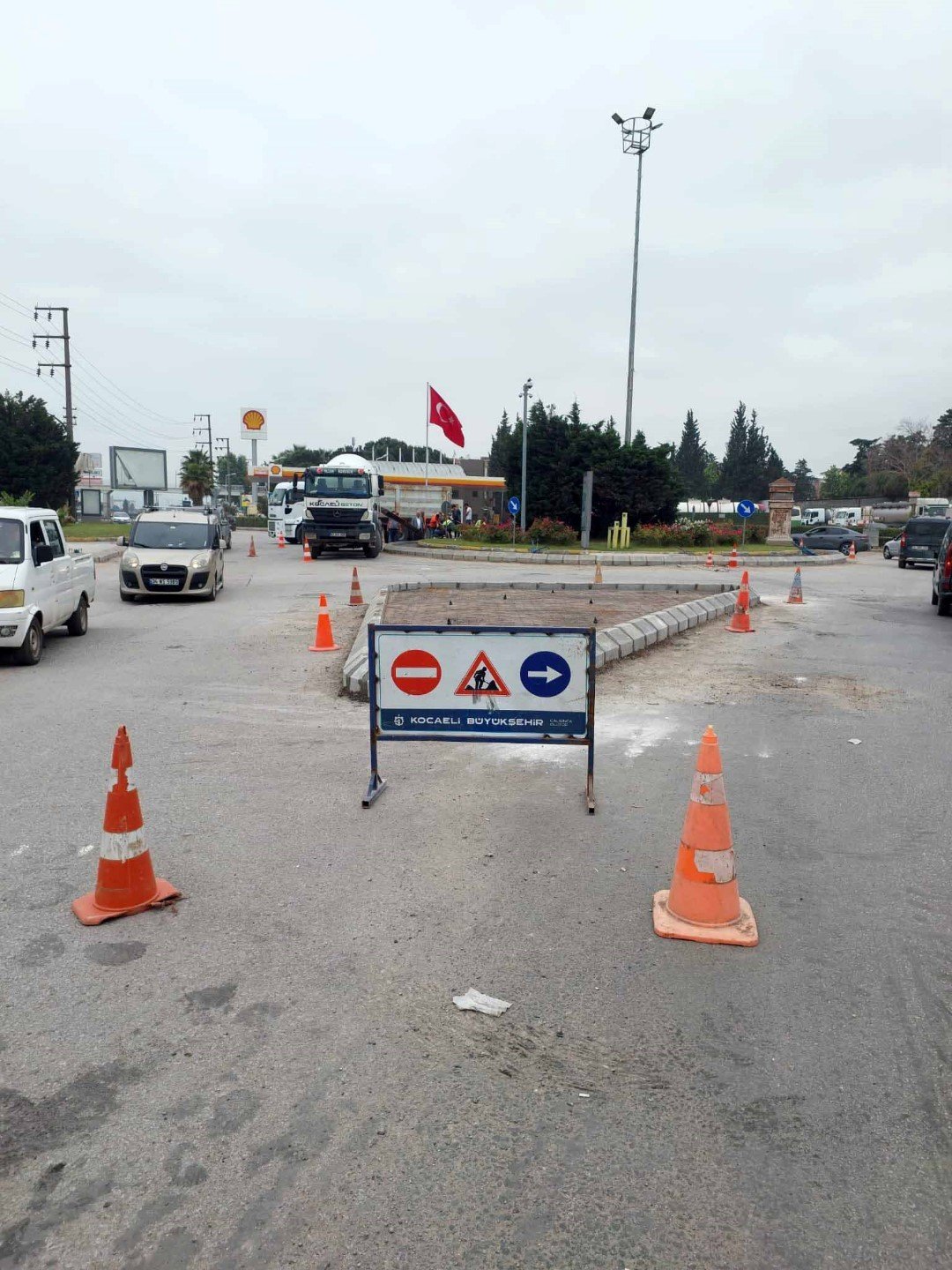 Derince Millet Bahçesi önündeki kavşak yenilendi