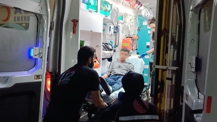 17 yaşındaki genç sokak ortasında önce darp edildi ardından bıçaklandı