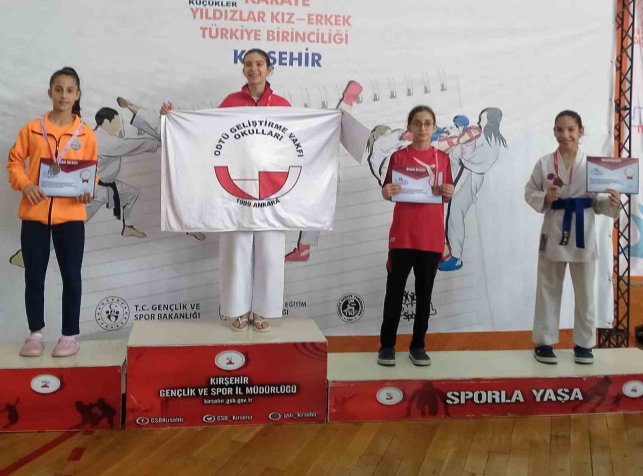 Körfezli Leylanur karate şampiyonasında Türkiye üçüncüsü oldu