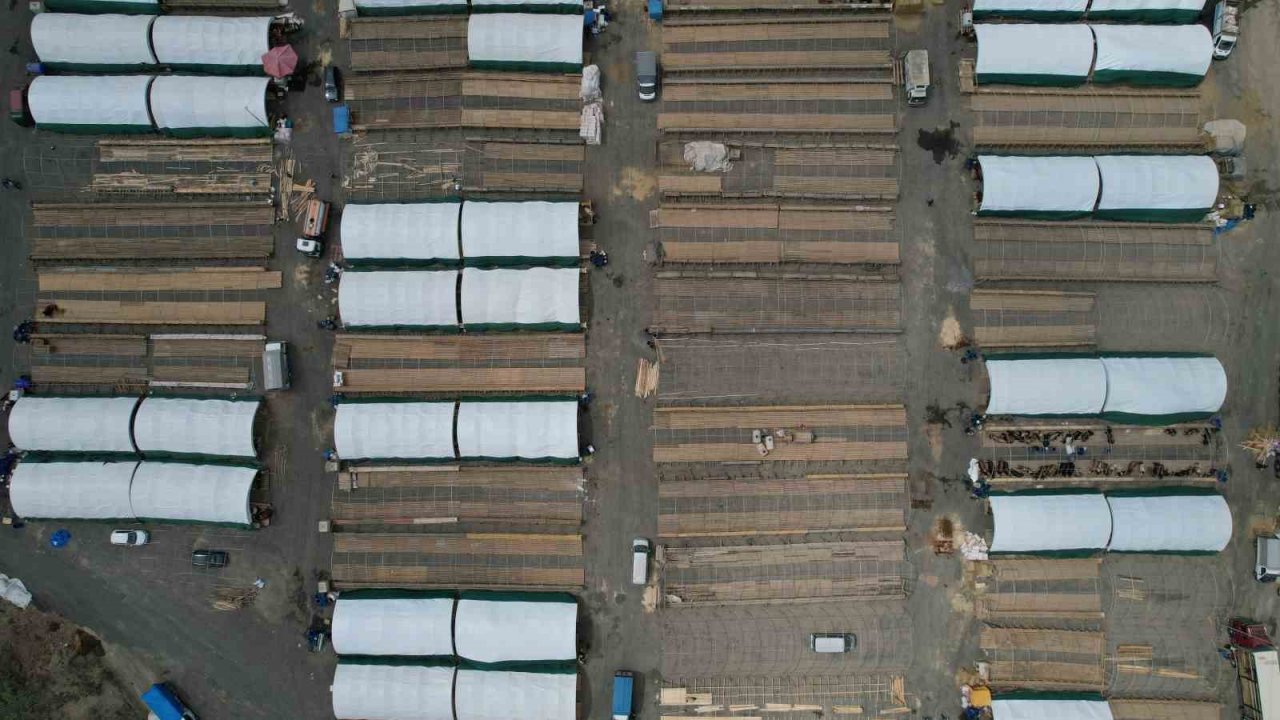 Sultangazi’de kurbanlıklar pazara gelmeye başlandı