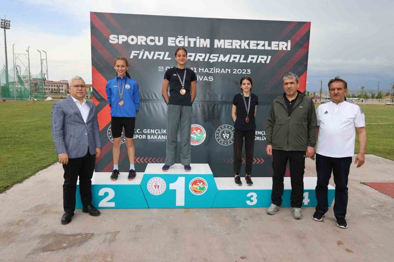 Kuyucaklı sporcular madalyaya doymuyor