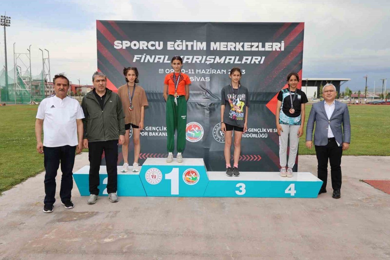 Kuyucaklı sporcular madalyaya doymuyor