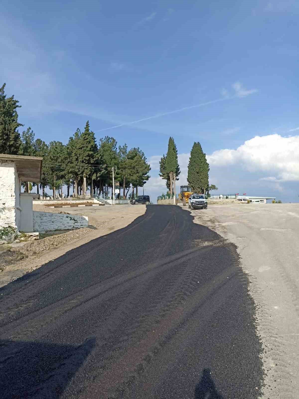 Demirci’deki selin izleri büyükşehir belediyesi tarafından siliniyor