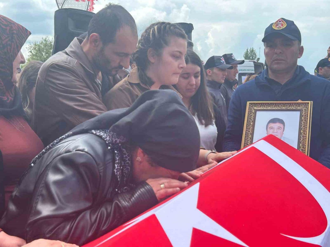 MKE patlamasında hayatını kaybeden 3 şehit son yolculuğuna uğurlandı