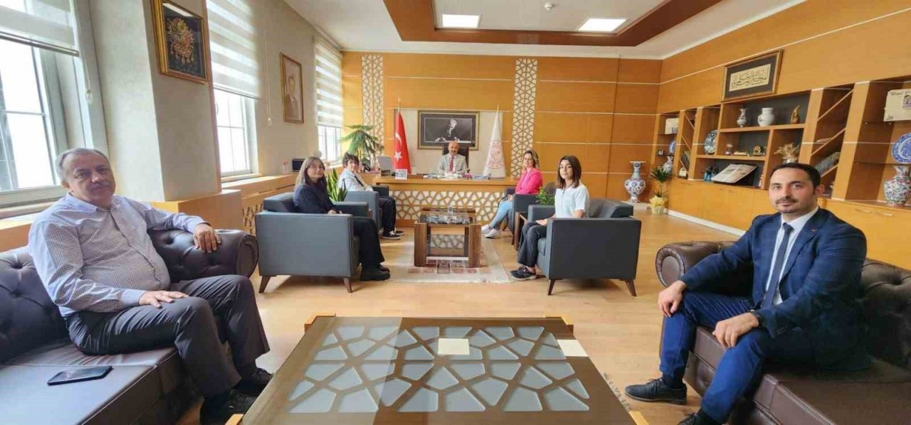 Müdür Başyiğit, Türkiye üçüncüsü öğrencilerle bir araya geldi