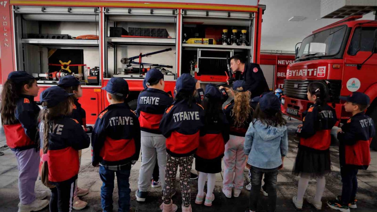Nevşehir İtfaiyesi’nden öğrencilere teorik ve uygulamalı eğitim