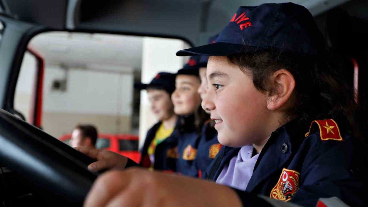 Nevşehir İtfaiyesi’nden öğrencilere teorik ve uygulamalı eğitim