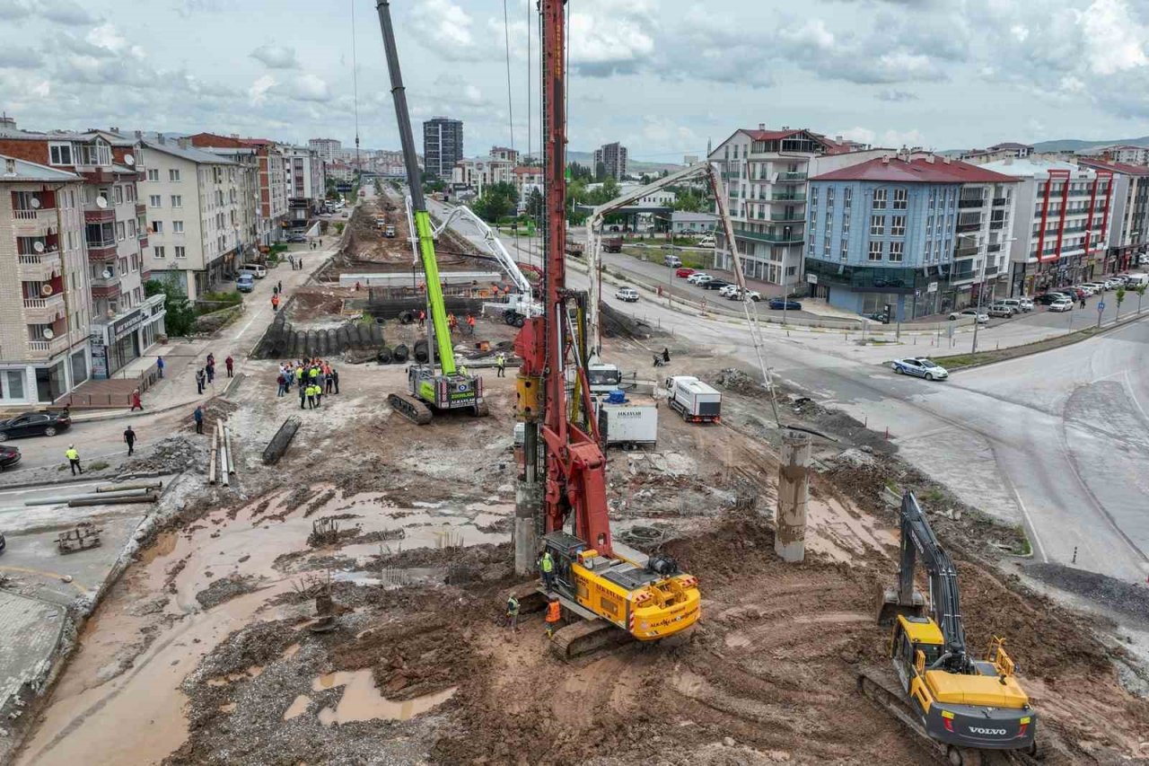 Vali Şimşek: “Tamamlandığında konforlu ve güvenli bir trafik akışı sağlanacak”