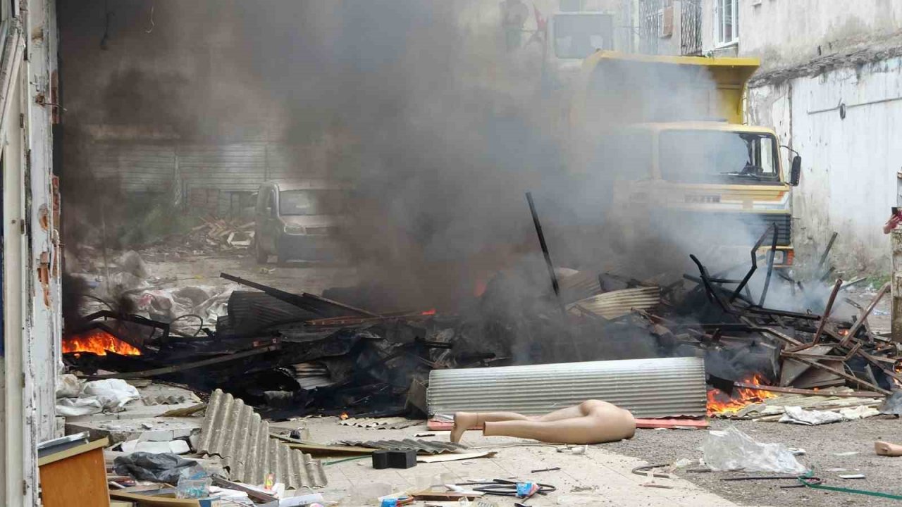 Ordu’da yıkılan işyerinde çıkan yangın paniğe neden oldu