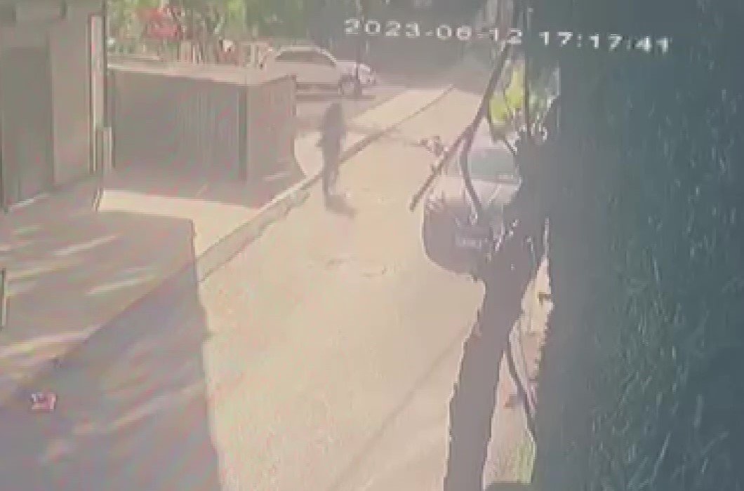 Pendik’te sokak ortasında bıçaklı cinayet kamerada