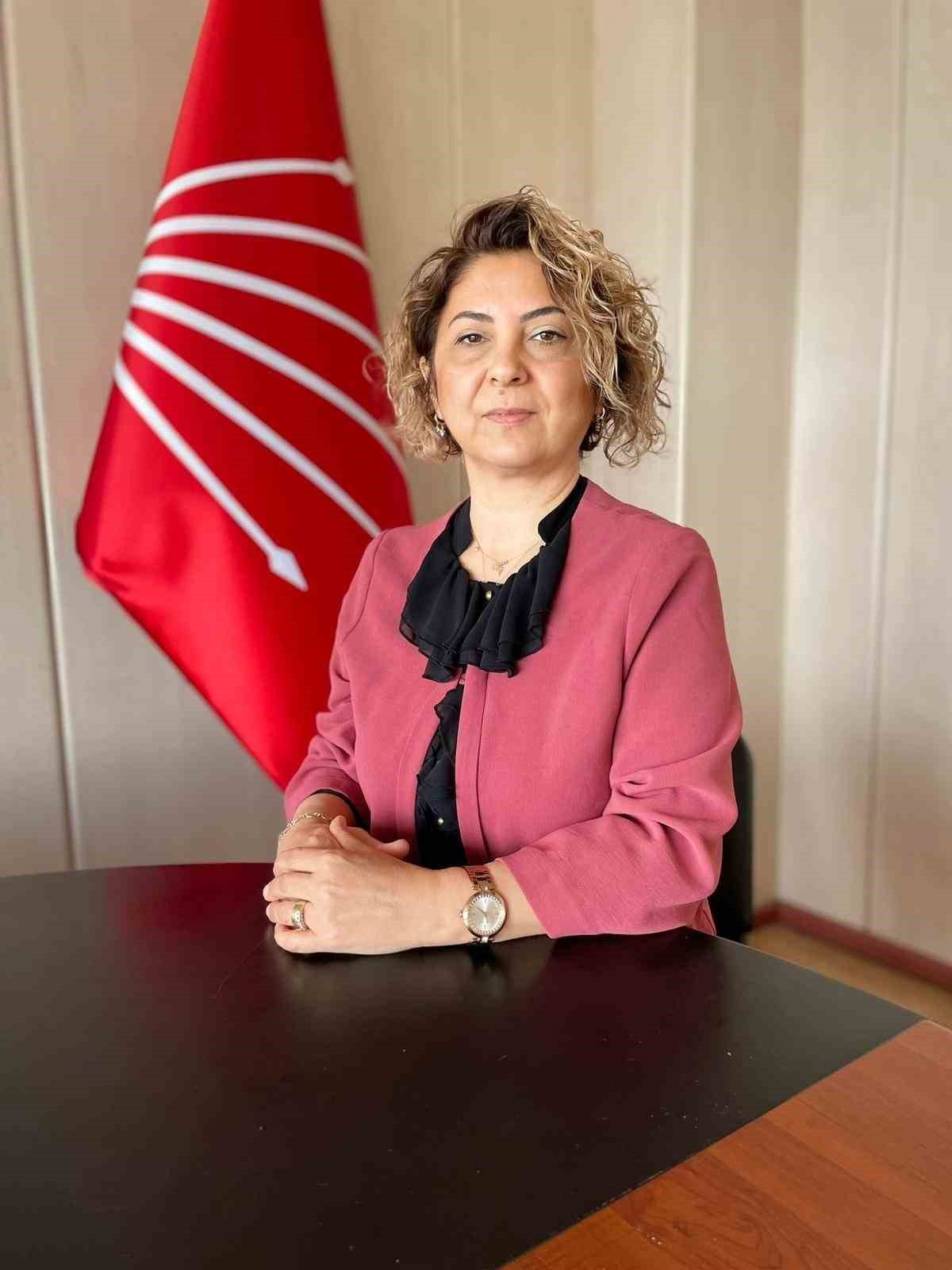 5. kattan düşerek hayatını kaybeden CHP Rize Kadın Kolları eski Başkanı son yolculuğuna uğurlandı