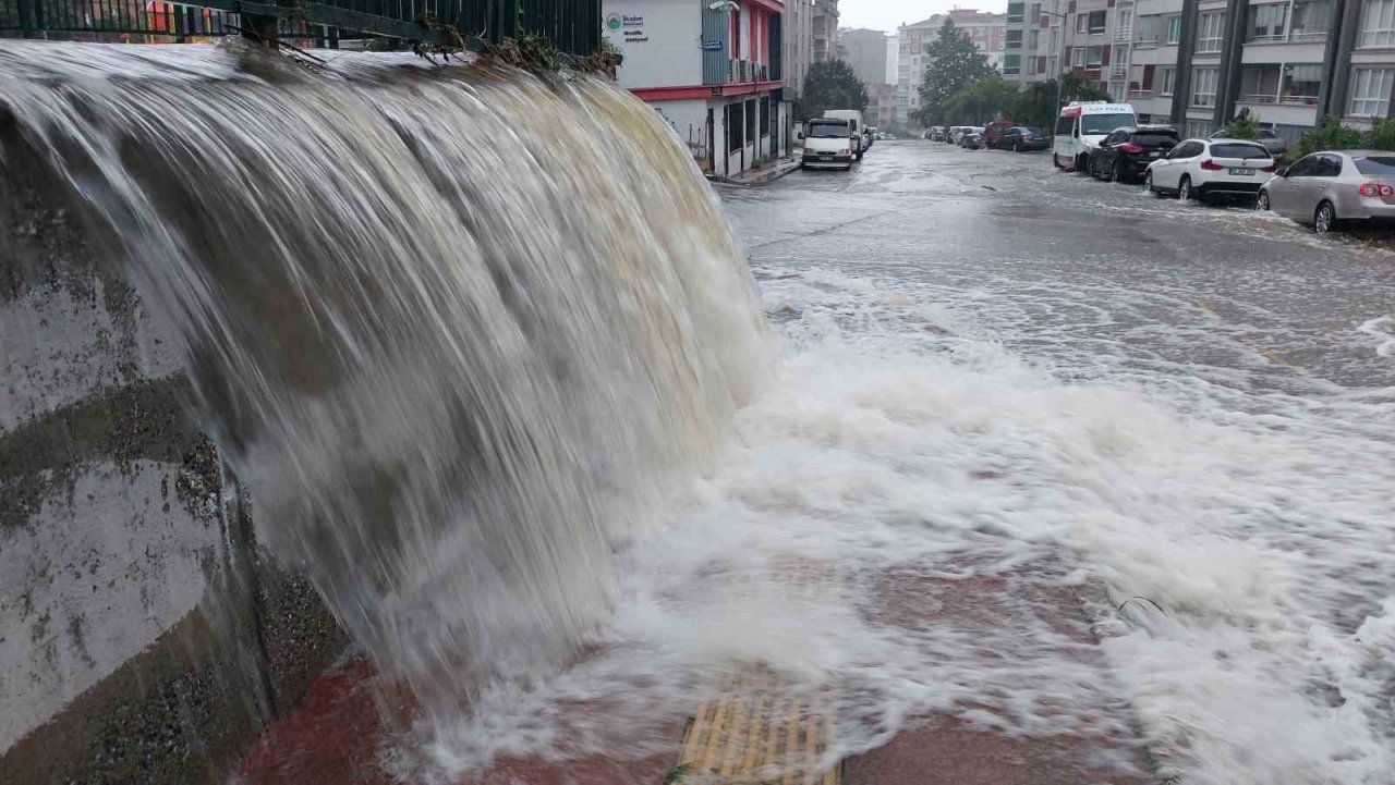 Samsun’u yine sel vurdu