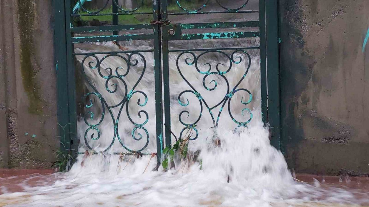 Samsun’u yine sel vurdu