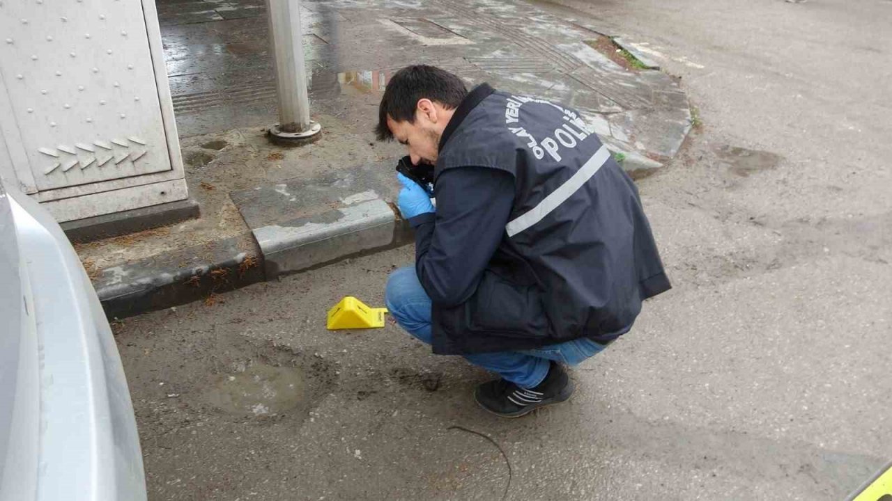 Çıkan tartışmada silahla kendini vurdu