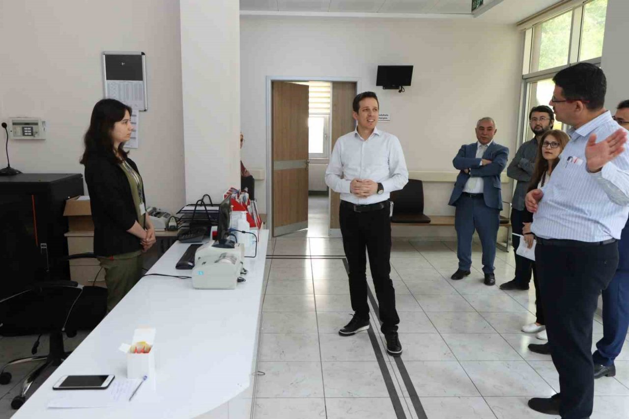 Şaphane ve Pazarlar ilçe sağlık hizmetleri yerinde değerlendirildi