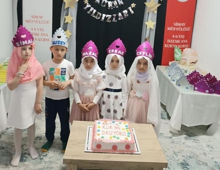 Simav’da 4-6 Yaş Kur’an Kursu öğrencilerinin karne heyecanı