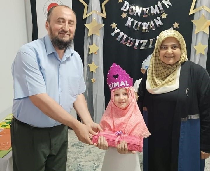 Simav’da 4-6 Yaş Kur’an Kursu öğrencilerinin karne heyecanı