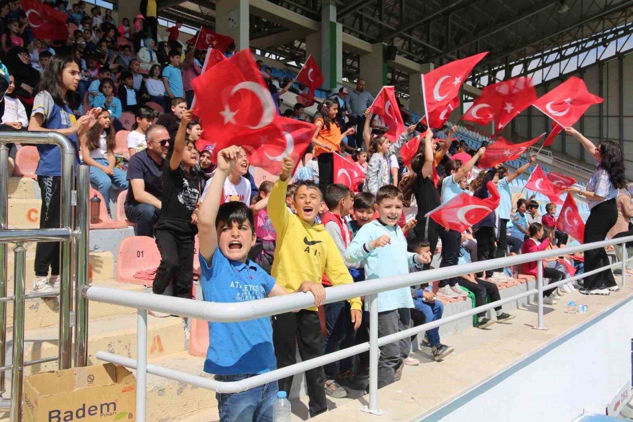 Sivas’ta ilkokullar arası futbol turnuvası sona erdi