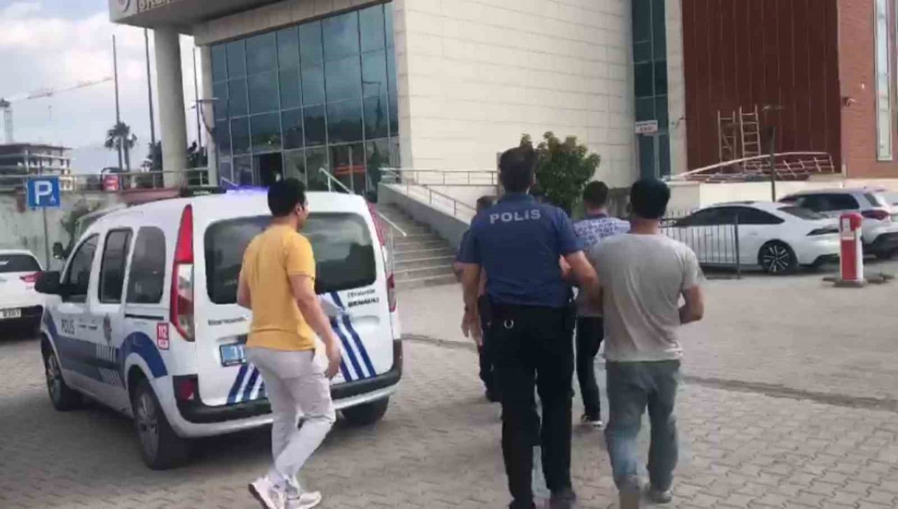 Deprem bölgesinden 150 bin TL’lik hırsızlık yapan 3 şüpheli yakalandı