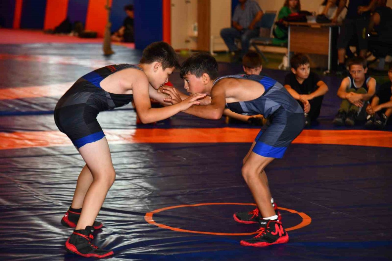 Büyükşehir’in Yaz Spor Okulları 20 ilçeye yayıldı