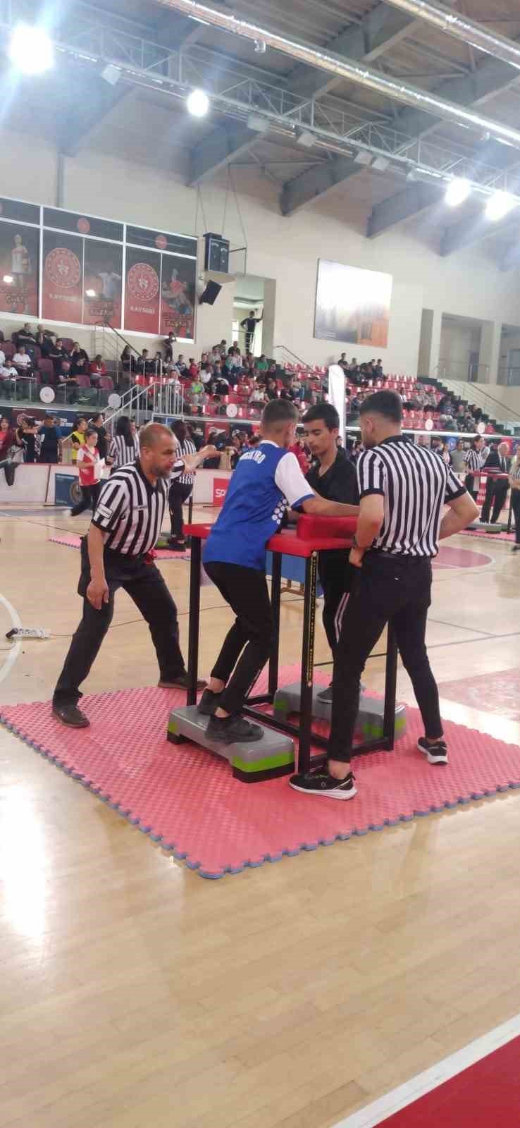 Özalpli öğrenci Türkiye üçüncüsü oldu