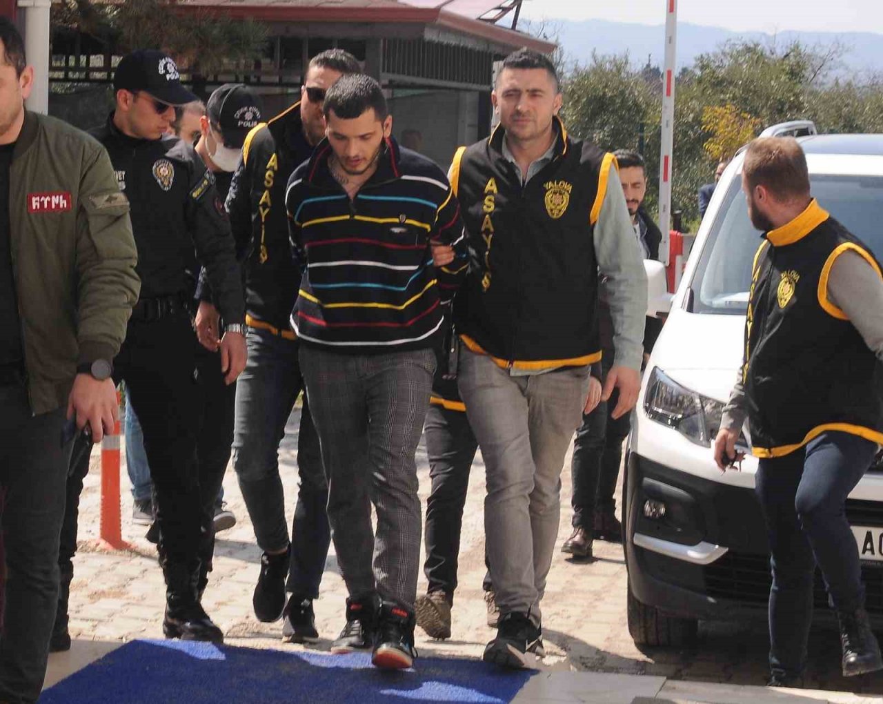 Kız meselesi yüzünden arkadaşını boğazını keserek öldürmüştü, müebbet hapsi istendi