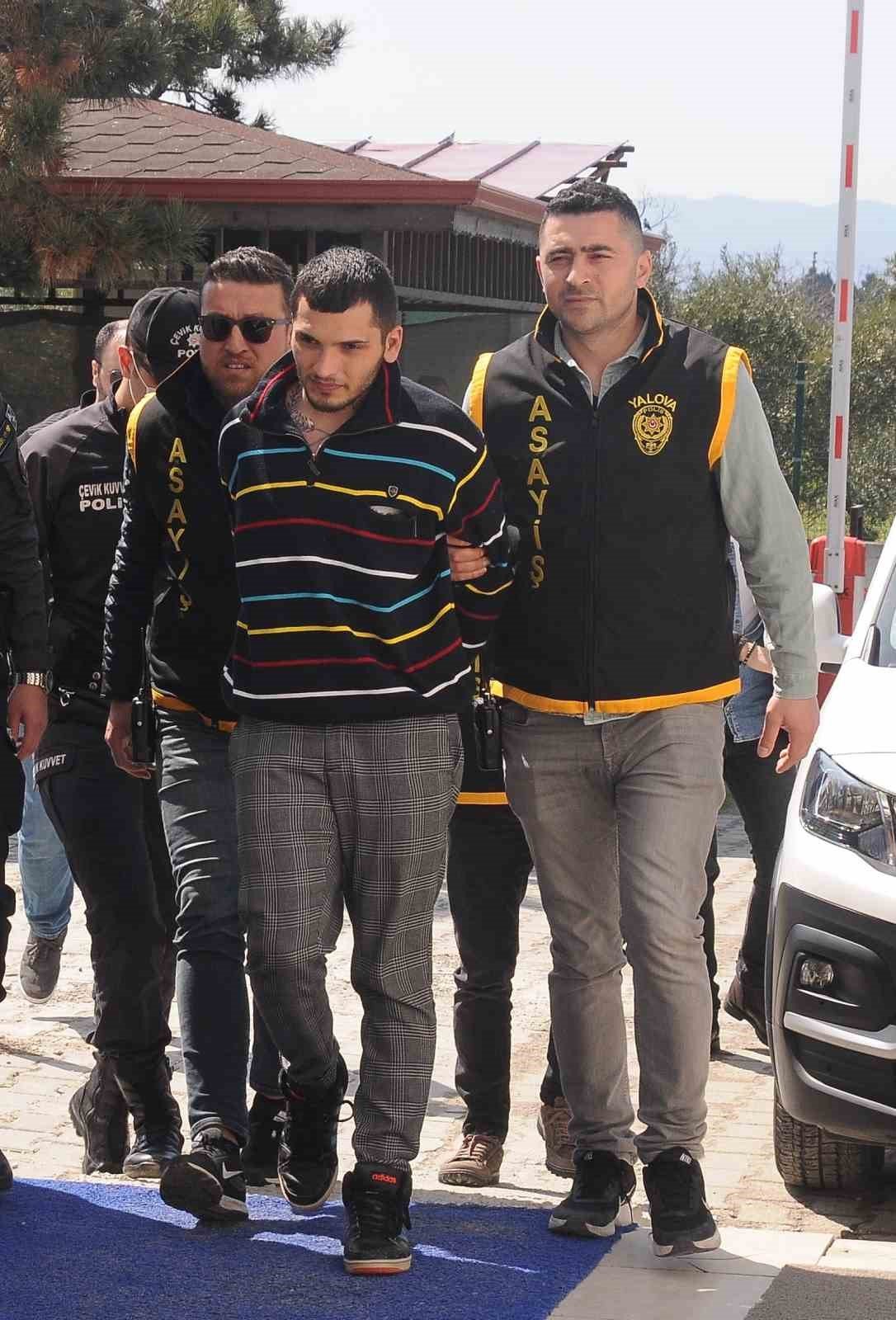 Kız meselesi yüzünden arkadaşını boğazını keserek öldürmüştü, müebbet hapsi istendi